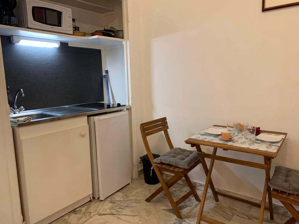 Dining area, kitchen