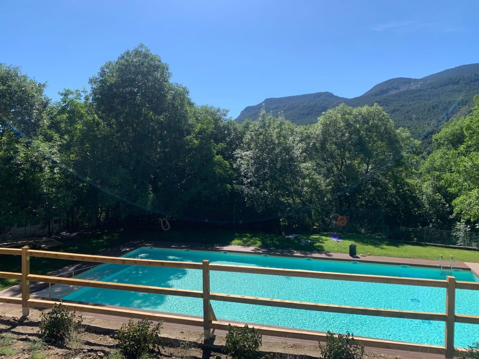 LA CARA NORD , ALOJAMIENTO TURISTICO ,SALDES, A LOS PIES DEL PEDRAFORCA, apartamento Apartment in Berguedà