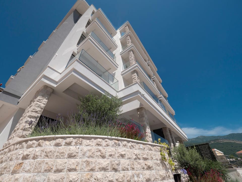 Property building, Day, Natural landscape, View (from property/room), Balcony/Terrace, Mountain view