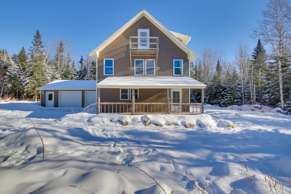 ‘Rangeley Retreat’ Cabin-Style Home: Lake Access Cabin in Rangeley Lake