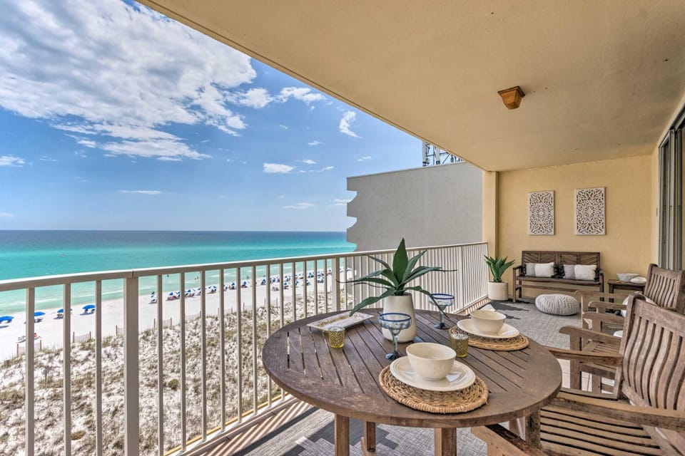 Beachfront Fort Walton Beach Condo w/ Pool Access! House in Okaloosa Island