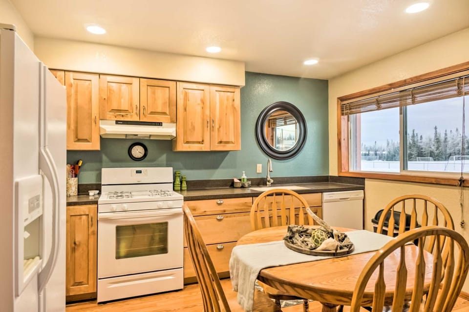 Serene Kenai Condo < 4 Mi to Kenai Beach! House in Kenai