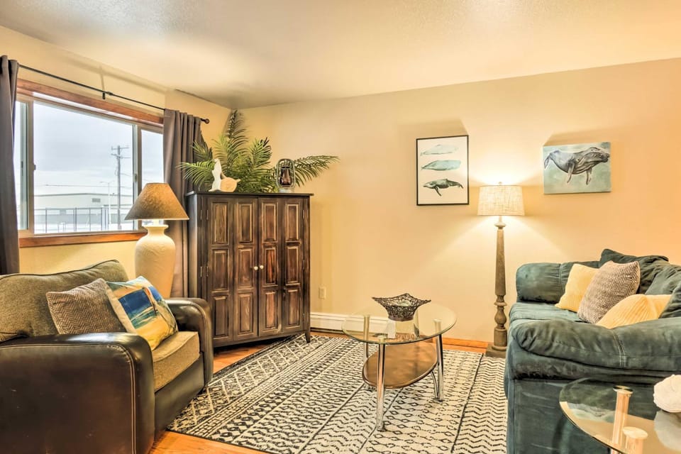 Serene Kenai Condo < 4 Mi to Kenai Beach! House in Kenai