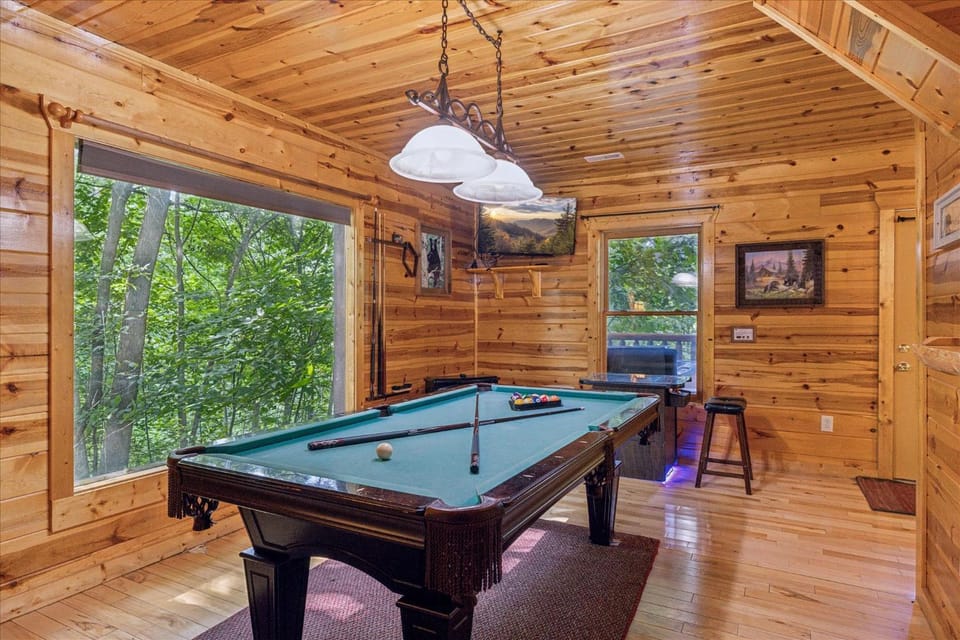 Billiard, Game Room