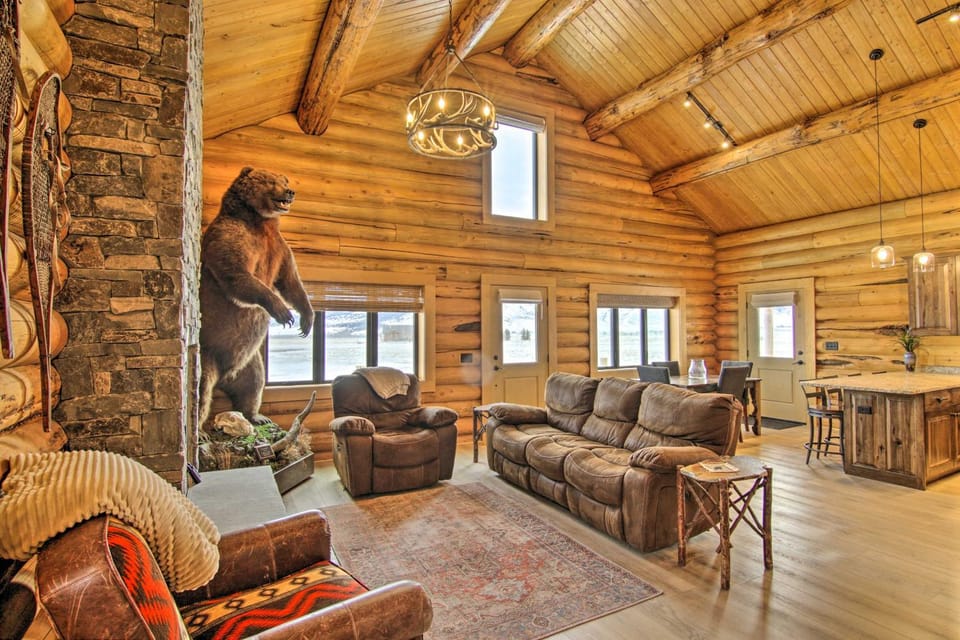 Stunning Mountain Views: Livingston Cabin w/ Deck! Cabin in Pray