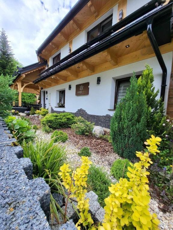 Property building, Spring, Day, Natural landscape, Summer, BBQ facilities, Garden, Balcony/Terrace, Seating area, Floor plan, Autumn, Garden view, Mountain view, Family, Family, Family, pet friendly