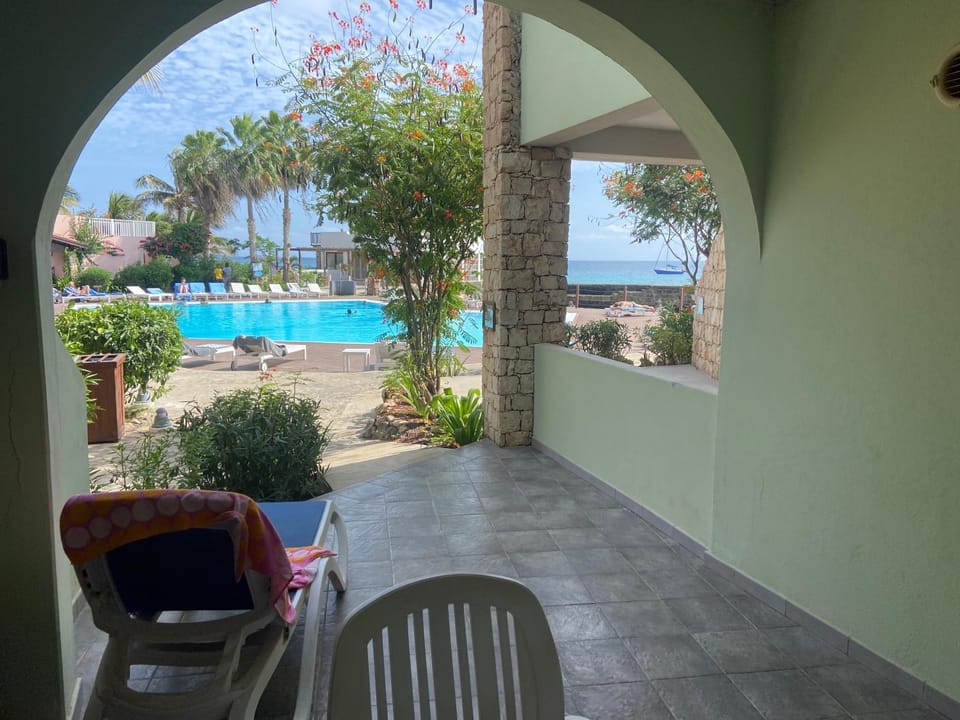 Balcony/Terrace, Garden view, Pool view, Swimming pool, sunbed