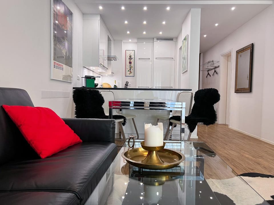 Kitchen or kitchenette, Seating area, Dining area