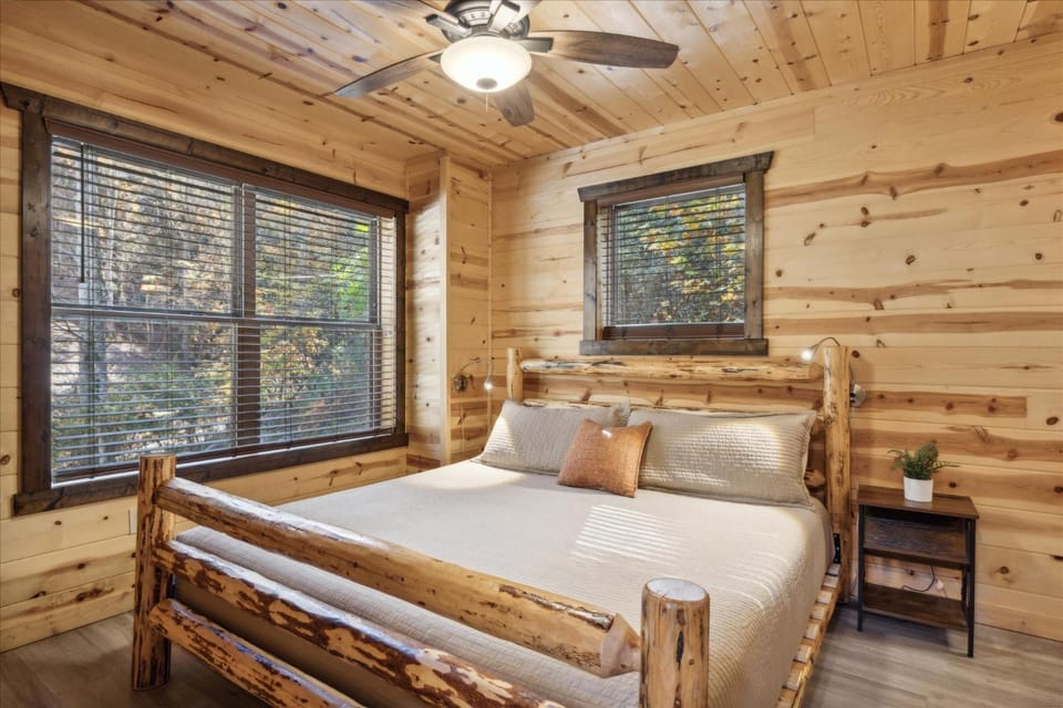 Lazy Raccoon Cabin Cabin in Sevier County