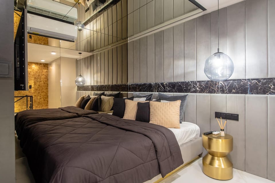 Bed, TV and multimedia, Photo of the whole room, Bedroom
