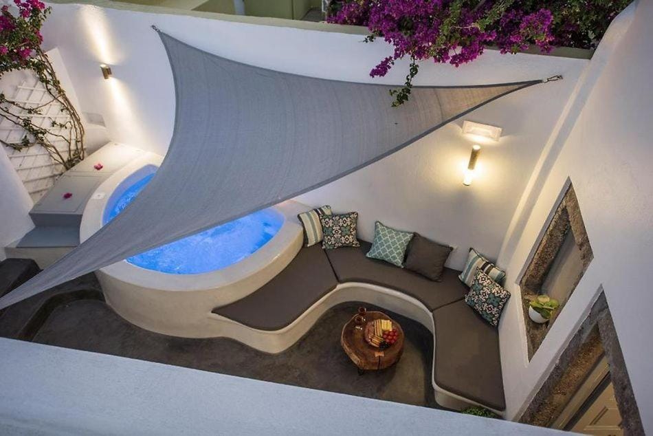 Property building, Hot Tub, Swimming pool