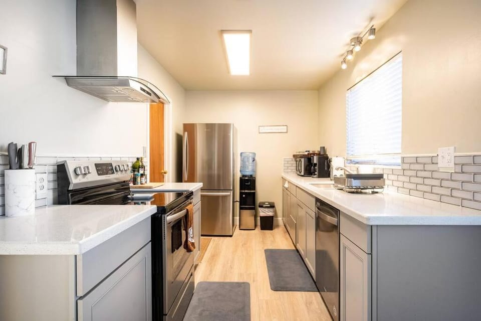 Coffee/tea facilities, Kitchen or kitchenette, dishwasher, minibar, pet friendly, stove