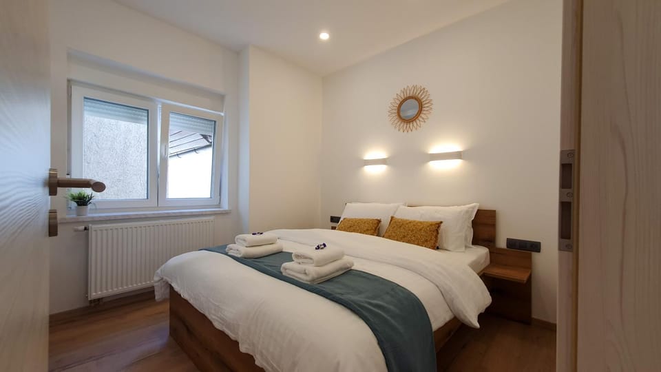 Bed, Photo of the whole room, Bedroom, towels