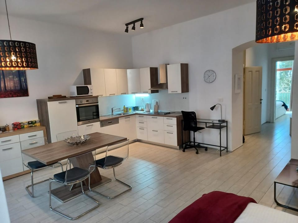Dining area, kitchen