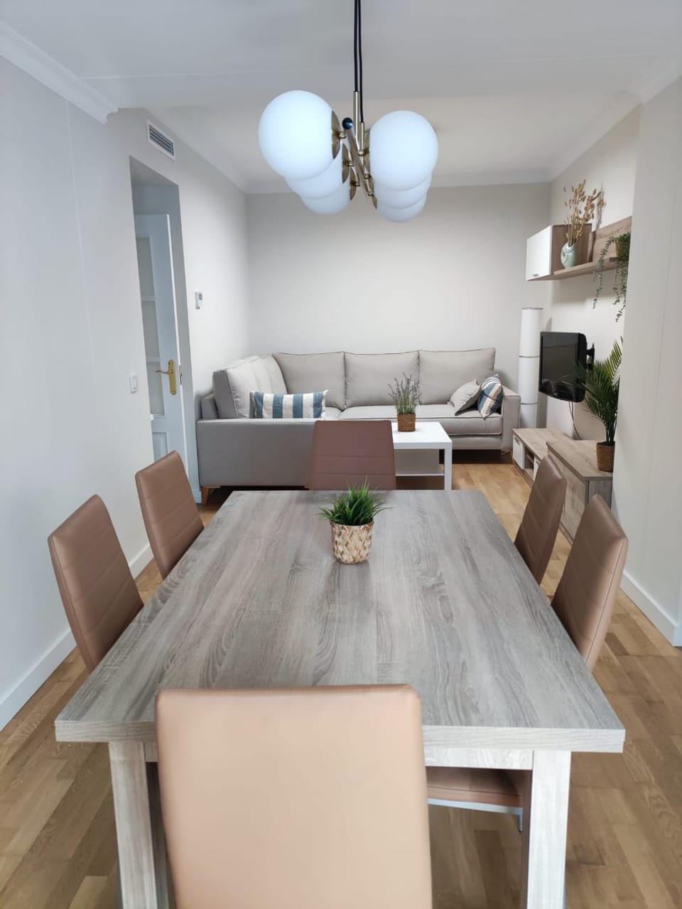 TV and multimedia, Living room, Dining area