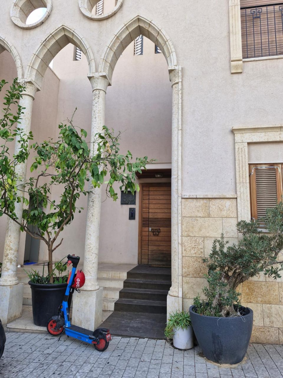 Facade/entrance, Entertainment
