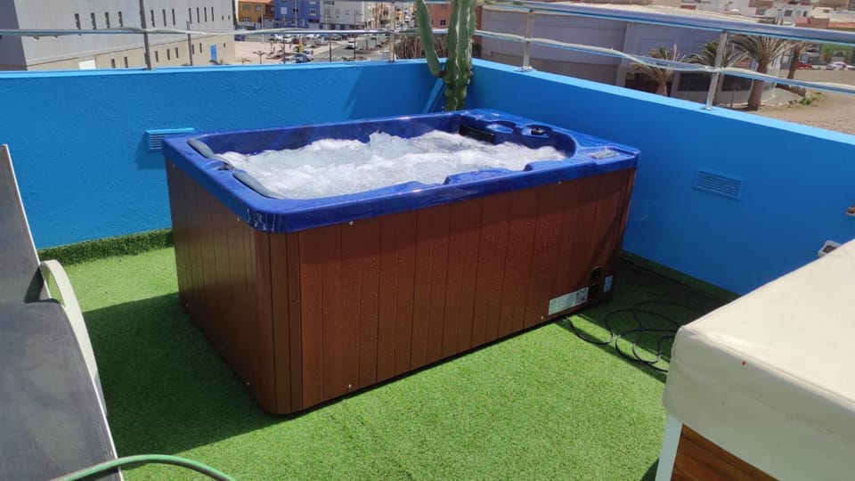 Ático Arinaga con vistas , jacuzzi , terraza y barbacoa Apartment in Gran Canaria
