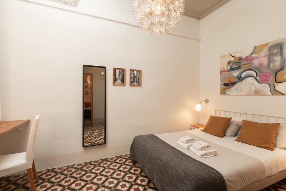 Bed, Photo of the whole room, Bedroom