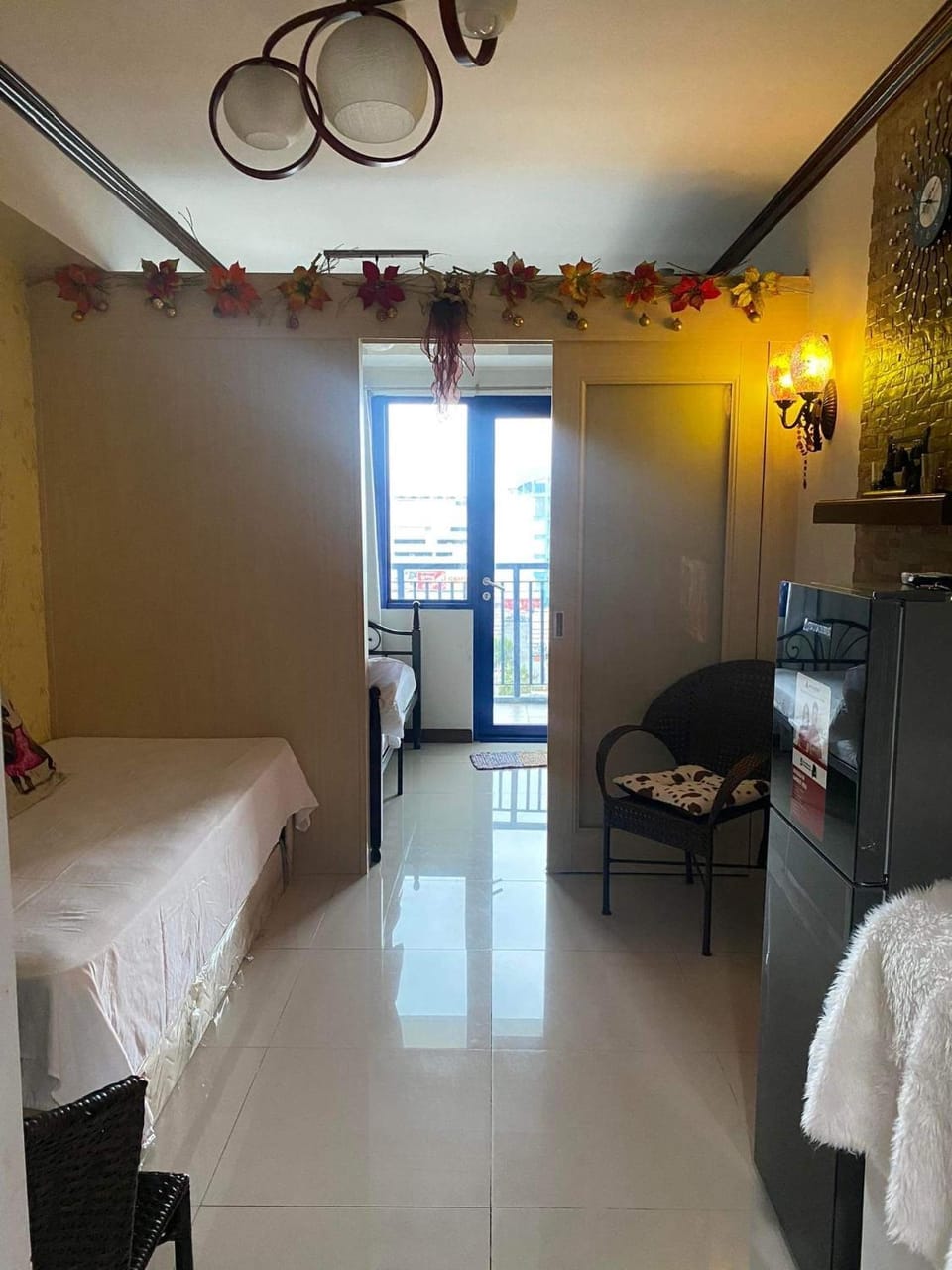 Photo of the whole room, Bedroom
