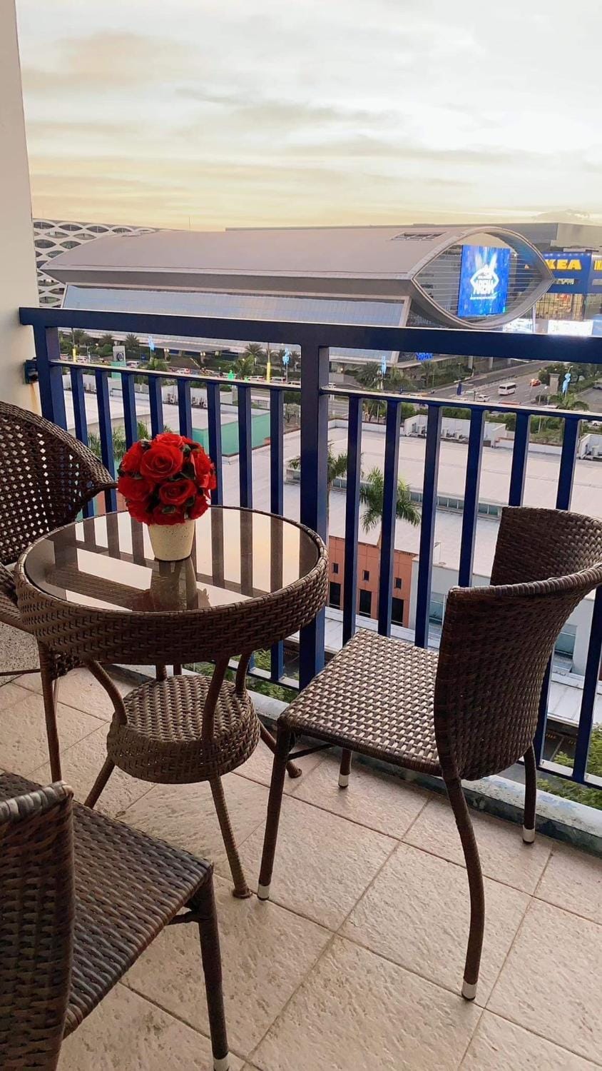 View (from property/room), Balcony/Terrace, City view