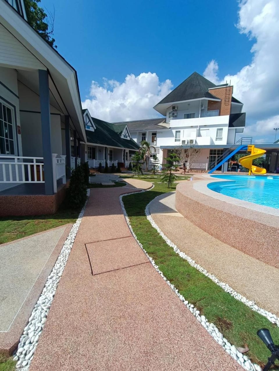 Property building, Garden, Swimming pool