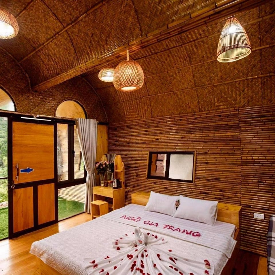 Bed, Bathroom, TV and multimedia, Photo of the whole room, Bedroom, Mountain view, oven, air conditioner