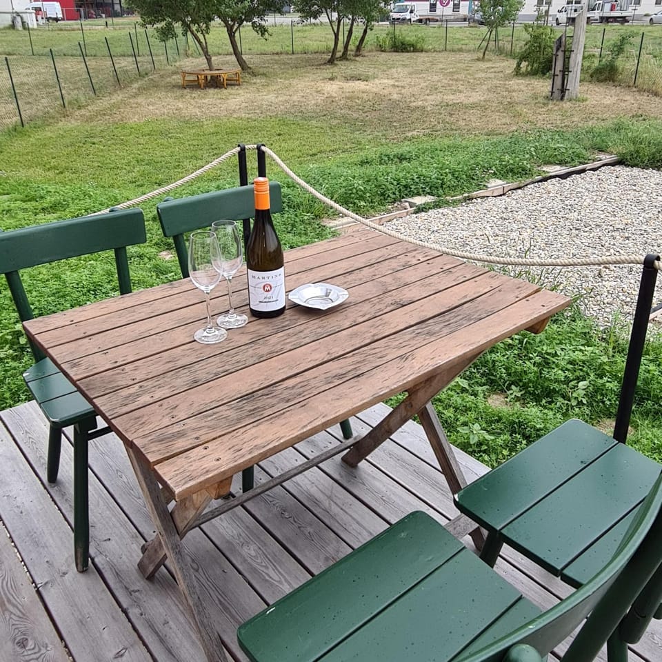 BBQ facilities, Garden, Balcony/Terrace, Dining area, Garden view, Alcoholic drinks