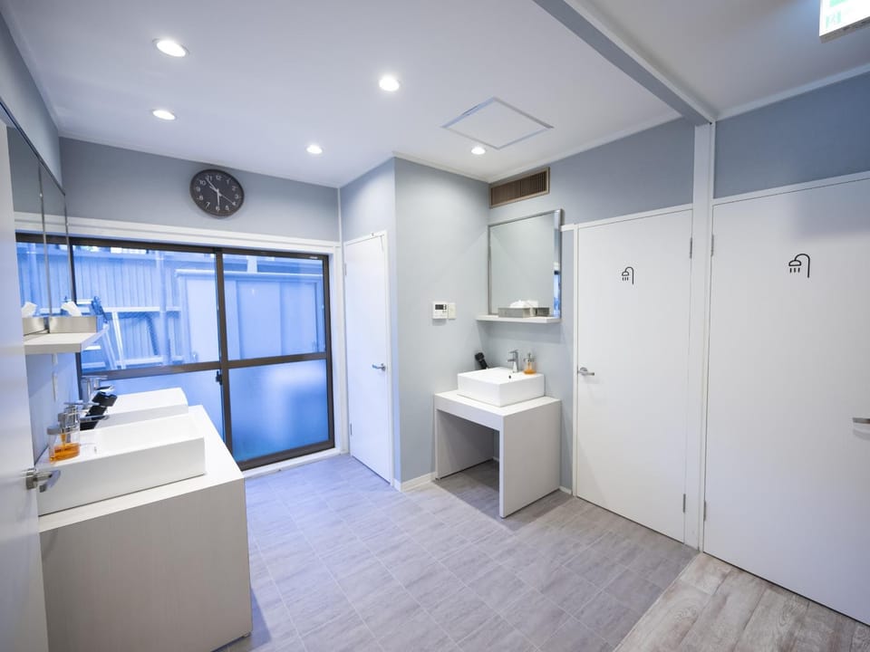 Shower, Bathroom, Area and facilities
