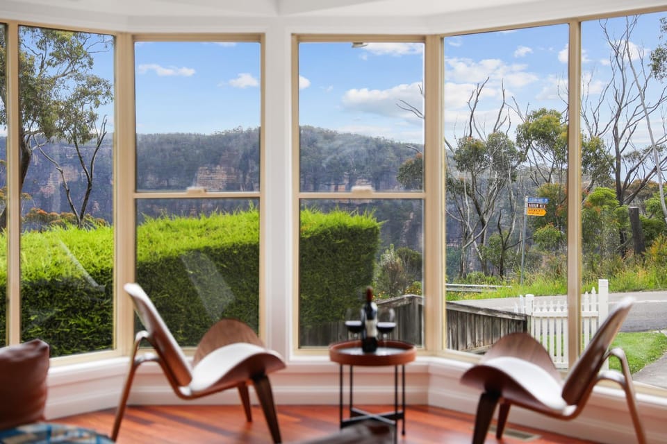 Lounge or bar, Mountain view