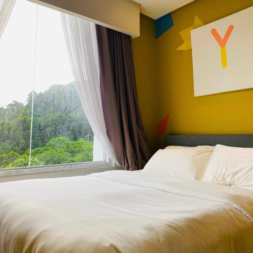 Bed, Natural landscape, Photo of the whole room
