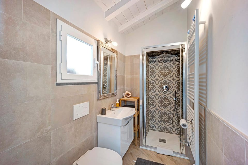 Bathroom, Living room