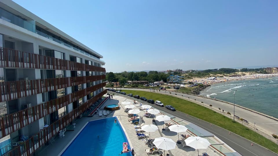 Property building, Day, Natural landscape, Beach, Pool view, Sea view, Swimming pool, sunbed