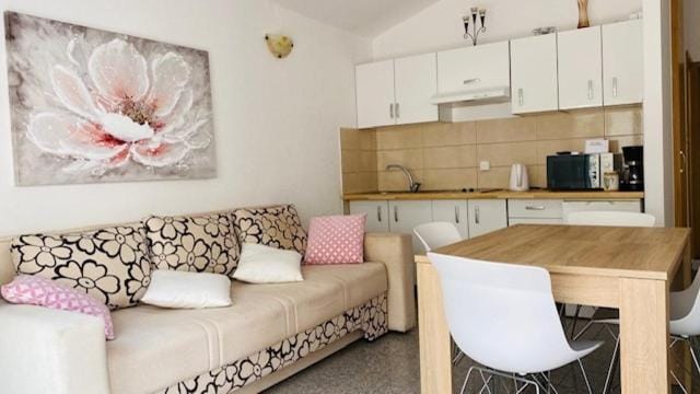 Communal lounge/ TV room, Living room