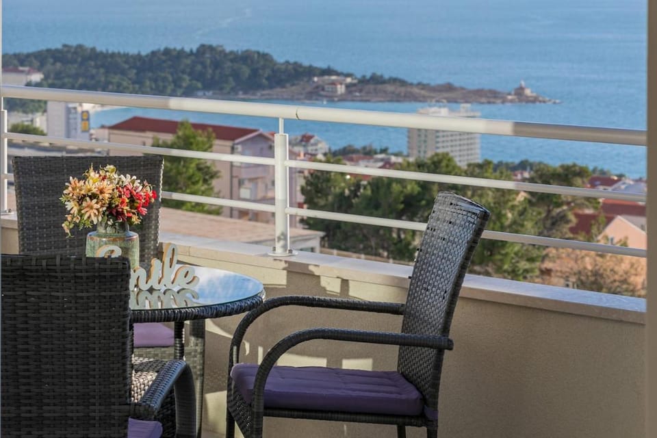 City view, Mountain view, Sea view