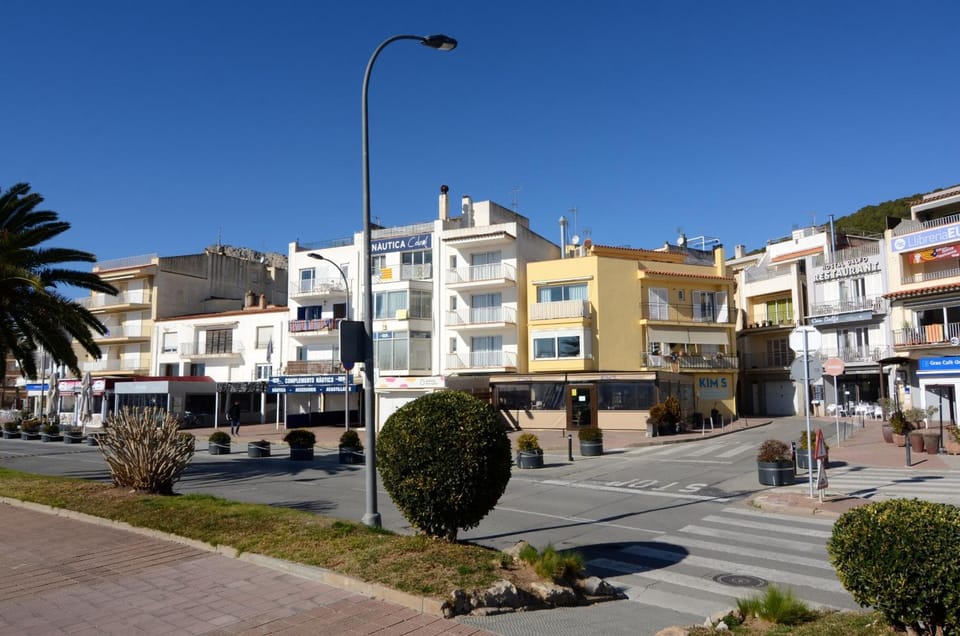 Property building, Facade/entrance, Off site