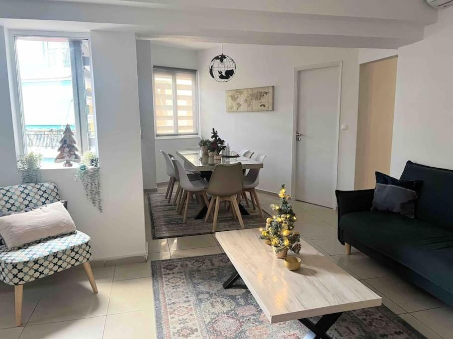 Brand New Bright modern 6bdr apt-1min to Acropolis Apartment in Athens