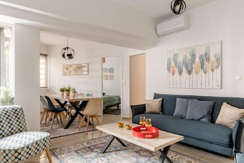 Brand New Bright modern 6bdr apt-1min to Acropolis Apartment in Athens