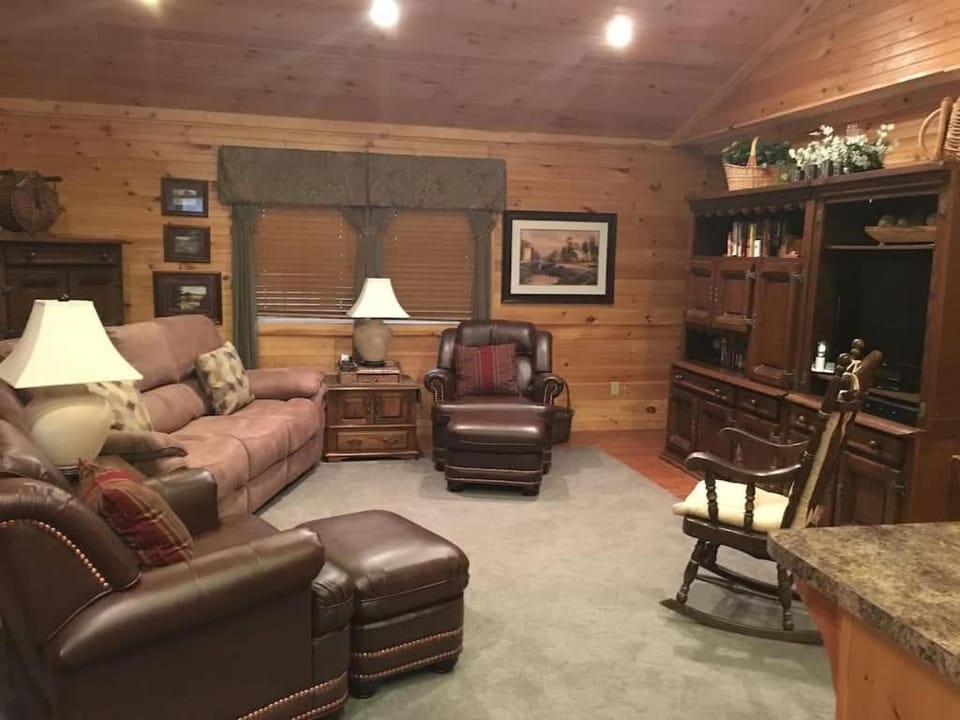 TN State Parks Open! Hikes, Waterfalls, Firepits! House in Tennessee