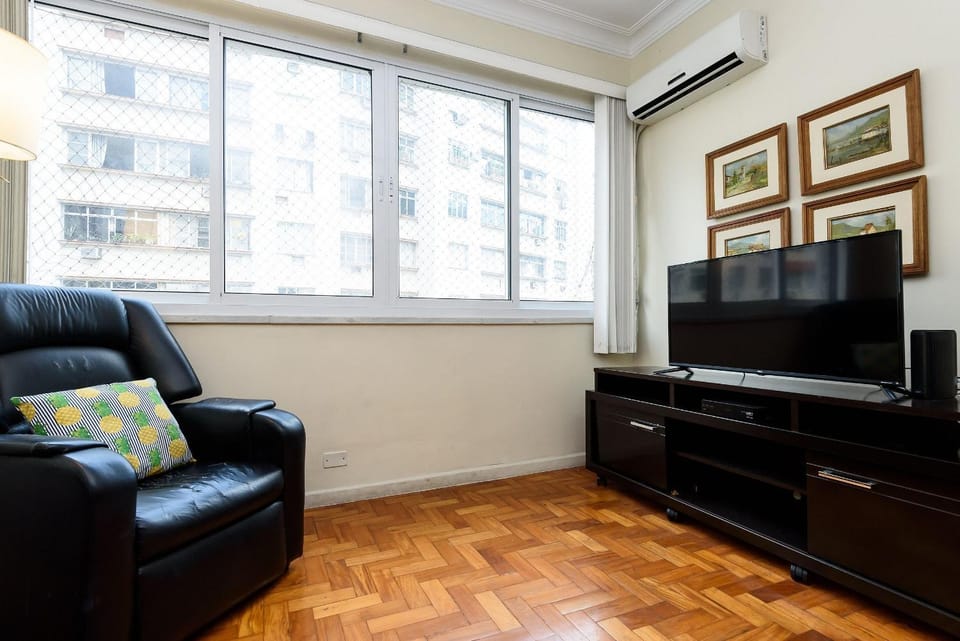 3 BDRs in Copacabana near the beach | FS 108/601 Apartment in Rio de Janeiro