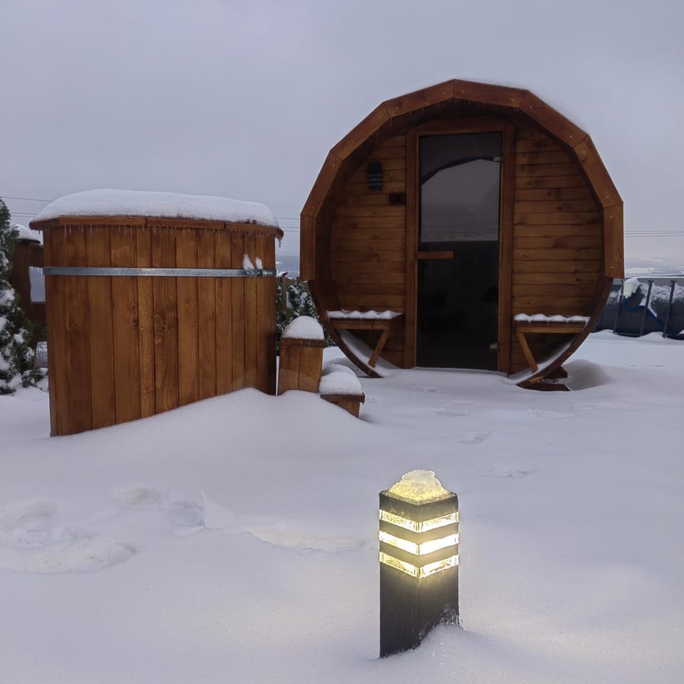 Domki całoroczne DŁUGOSZÓWKA pod Rzeszowem, Jacuzzi-Sauna-Basen-Alpaki Chalet in Poland