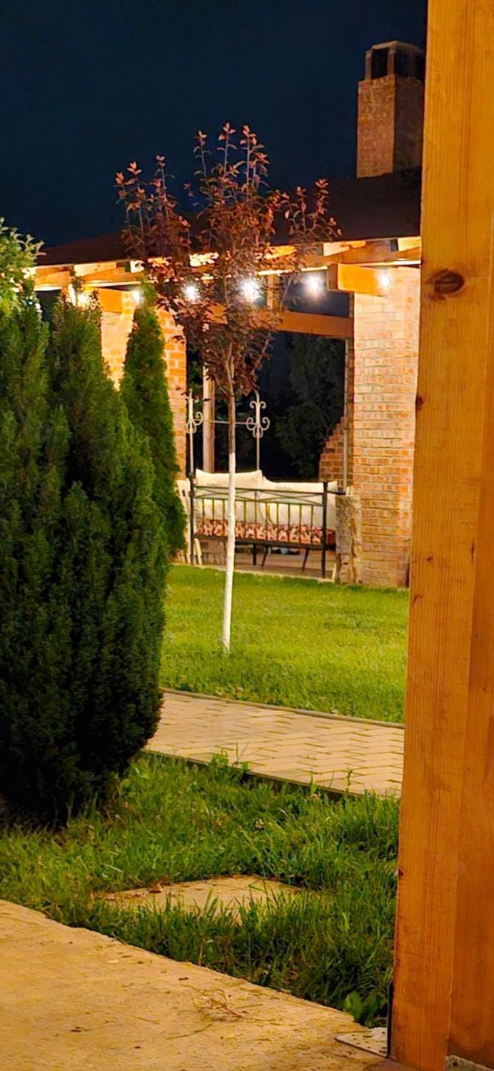 Garden Pypa Nature lodge in Romania