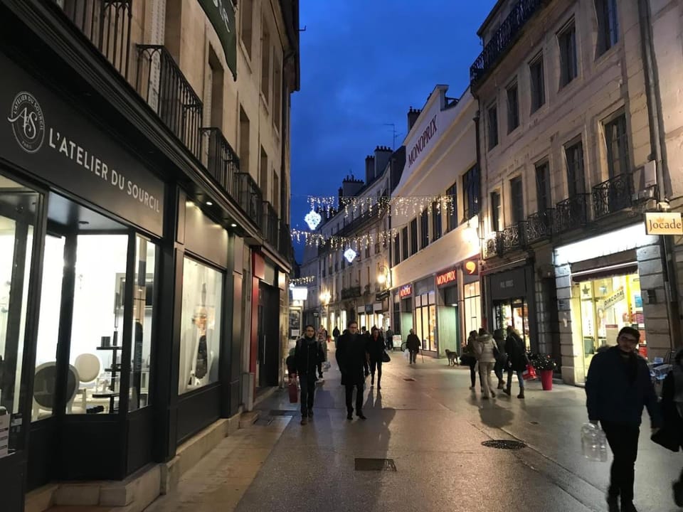 Neighbourhood, Street view