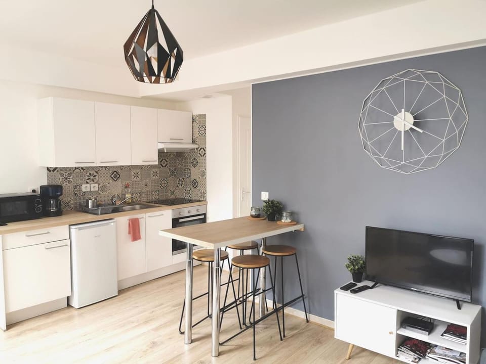 TV and multimedia, Kitchen or kitchenette, Seating area, Dining area