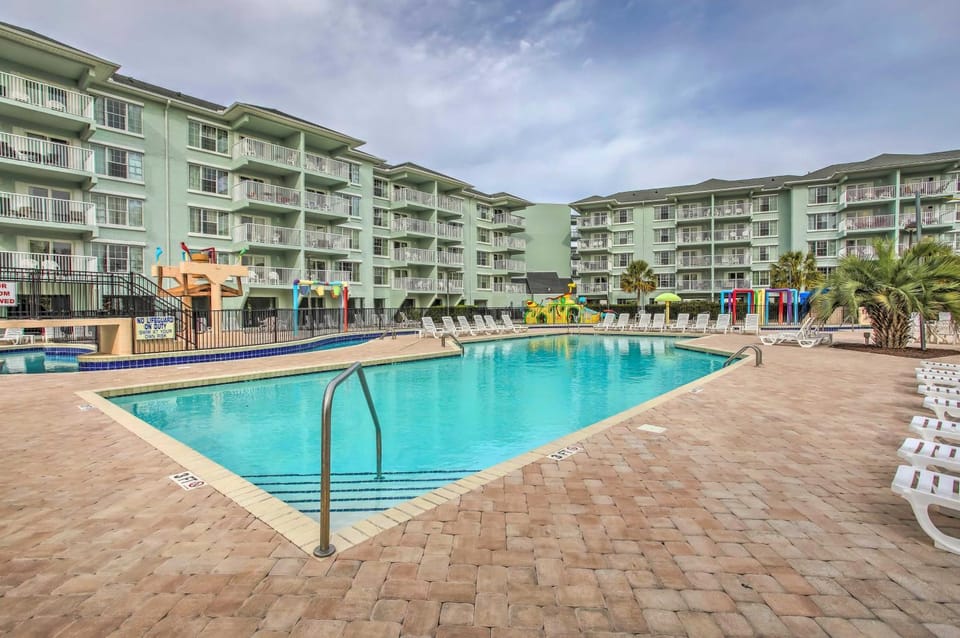 Summerhouse Villas Condo: Private Resort Beach! House in South Carolina