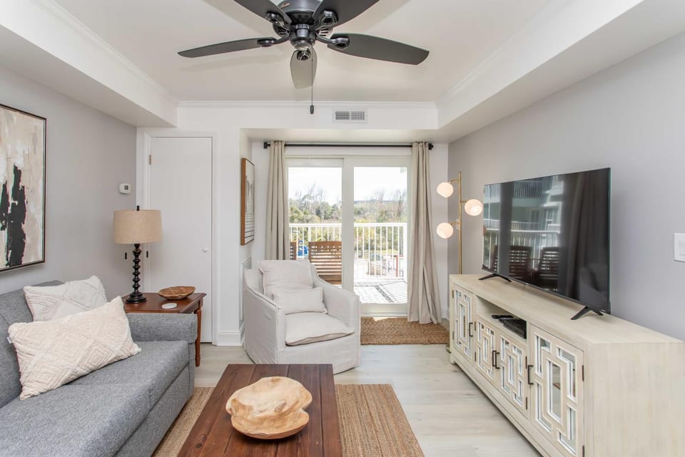 Summerhouse Villas Condo: Private Resort Beach! House in South Carolina