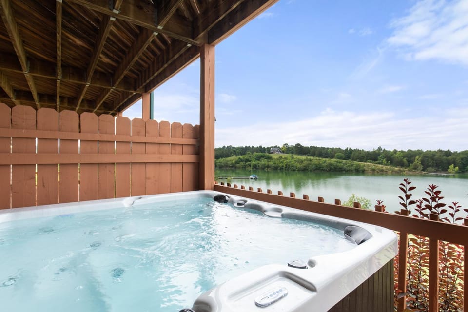 Hot Tub, Balcony/Terrace, Lake view