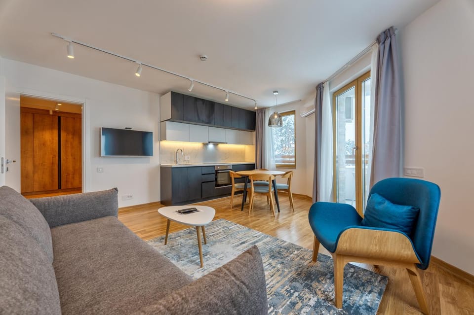 TV and multimedia, Balcony/Terrace, Living room, Seating area, Dining area