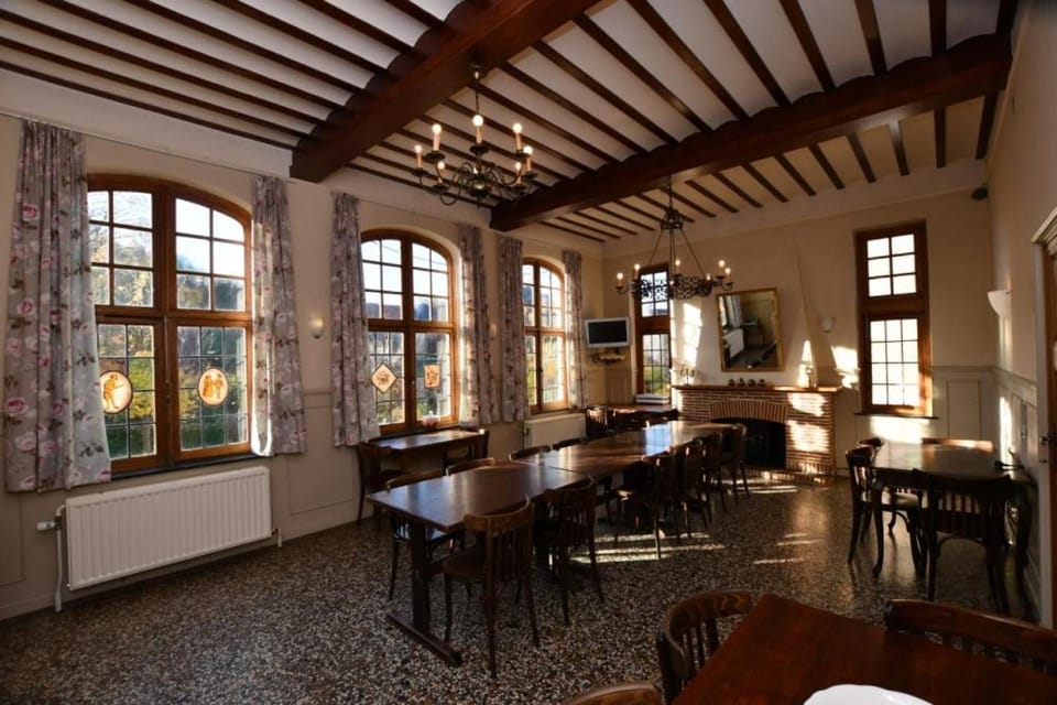 Living room, Breakfast
