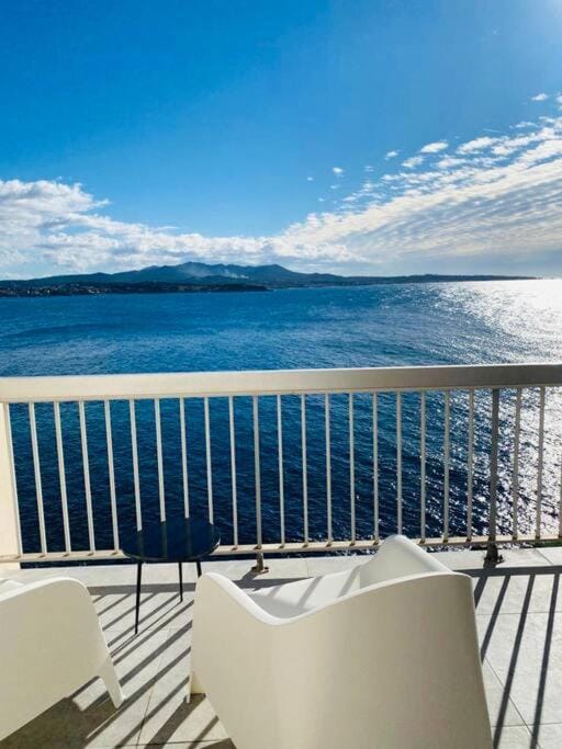 Magnifique duplex vue mer inoubliable Sanary Sur Mer Apartment in Sanary-sur-Mer