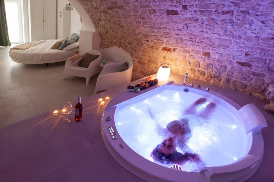 Bed, Hot Tub